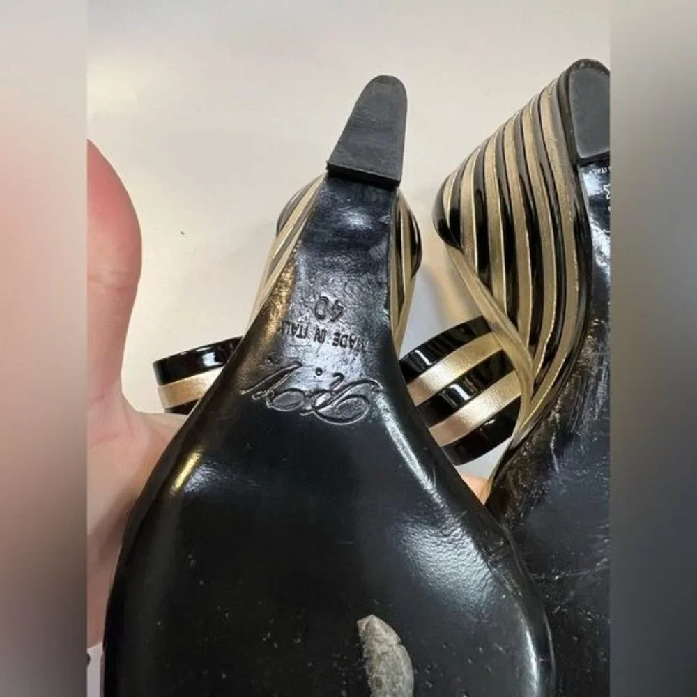 ROGER VIVIER Black Gold Stripe Patent Leather Wedge Sandals Sz 40 US 10 - Picture 10 of 16